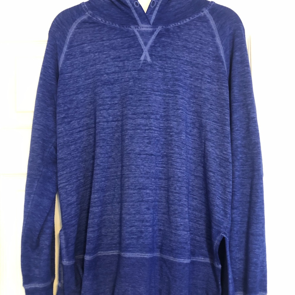 Women’s lightweight sweatshirt activewear